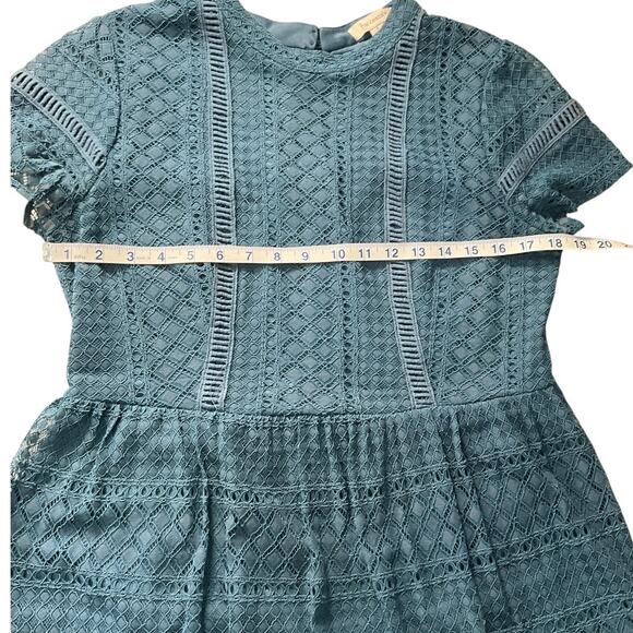 Francesca's Blue Lace Short SleeveDress Zip Back High Neck Size Large Stunning - Picture 6 of 11